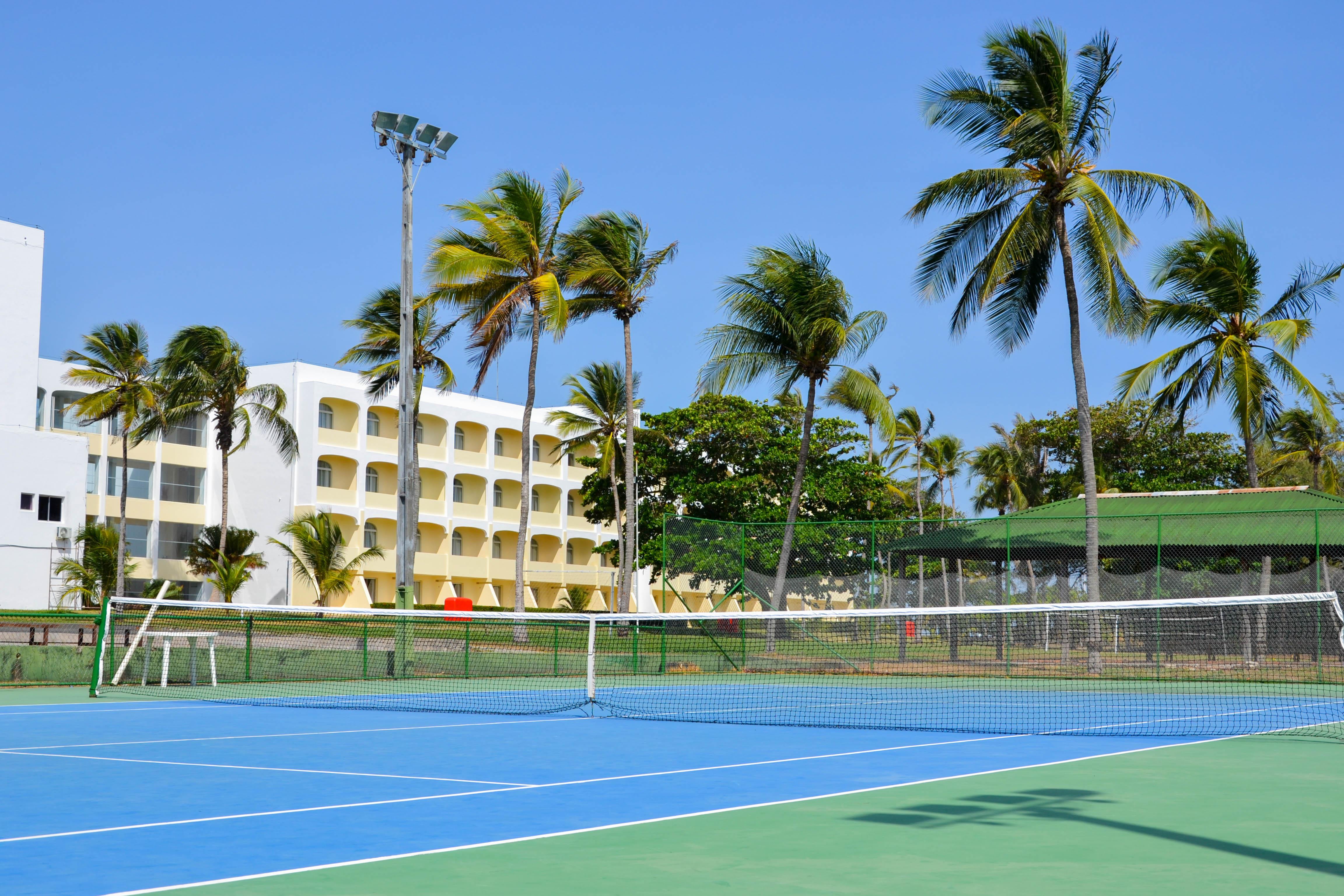 Отель Blue Tree Towers Sao Luis Экстерьер фото Tennis courts at the resort