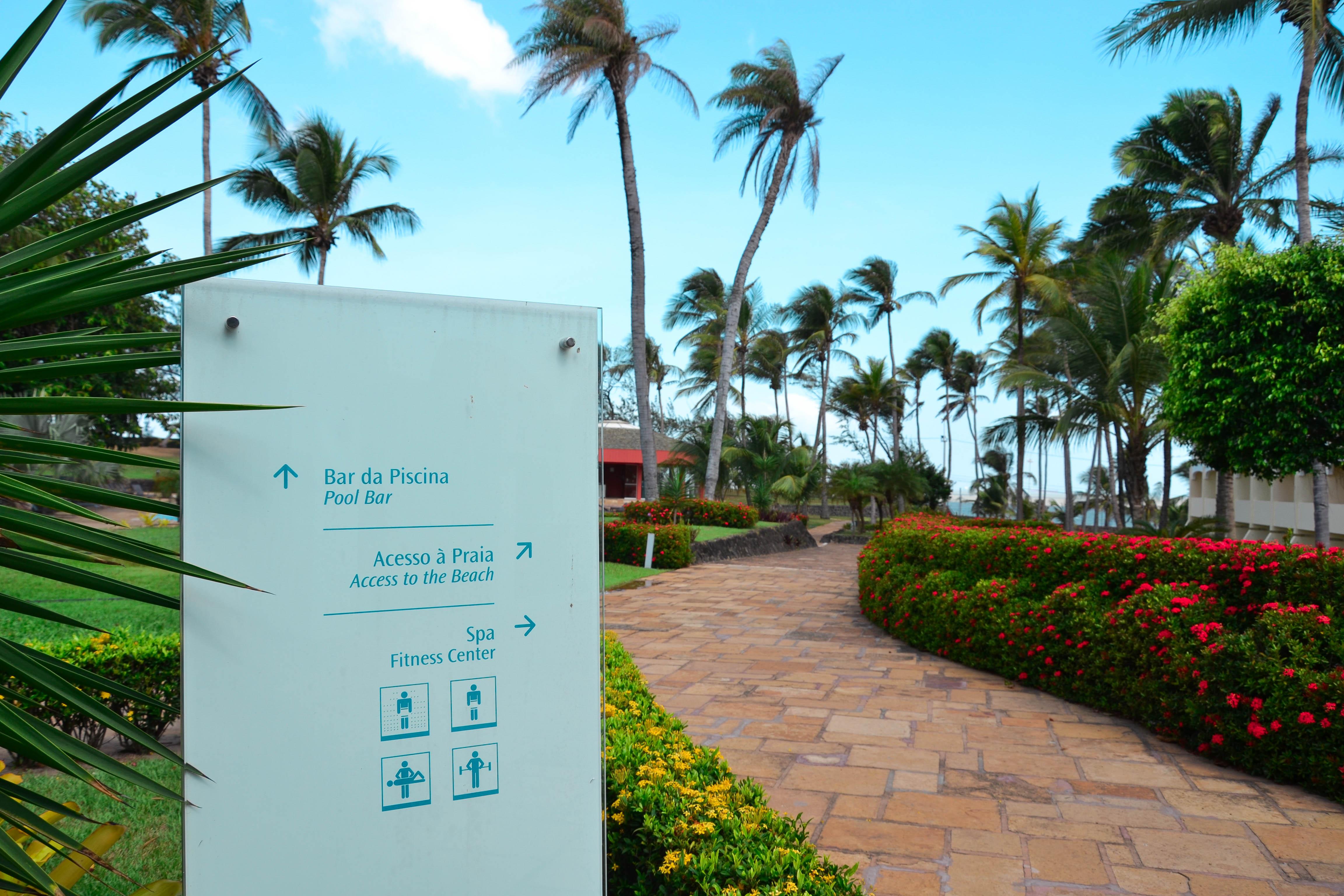 Отель Blue Tree Towers Sao Luis Экстерьер фото A directional sign at a resort